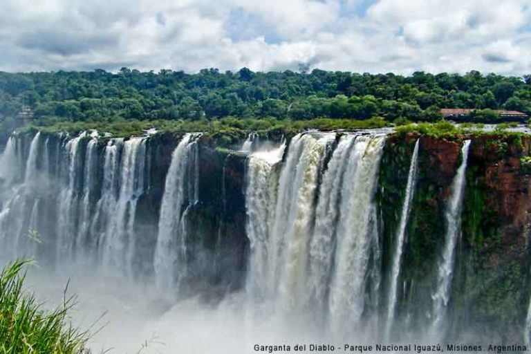 iguazu-falls-devils-throat-17