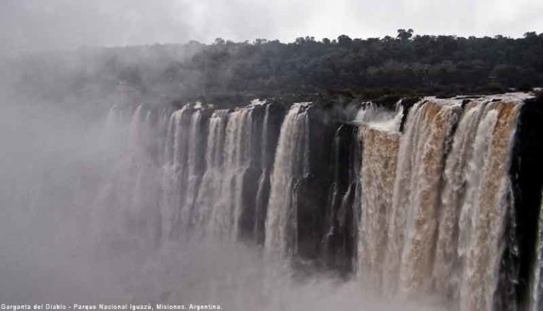 iguazu-falls-devils-throat-21