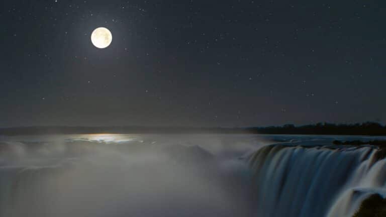 Full Moon Walking Tour to Iguazu Falls