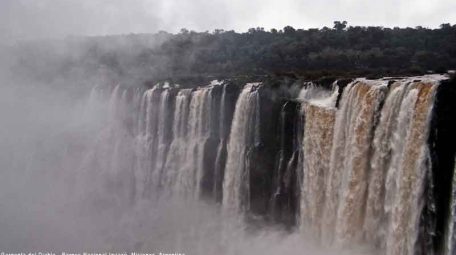 iguazu-falls-devils-throat-21
