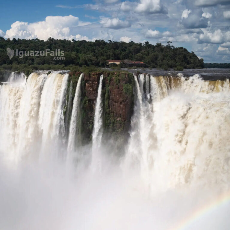 the Devil´s Throat in Iguazu falls